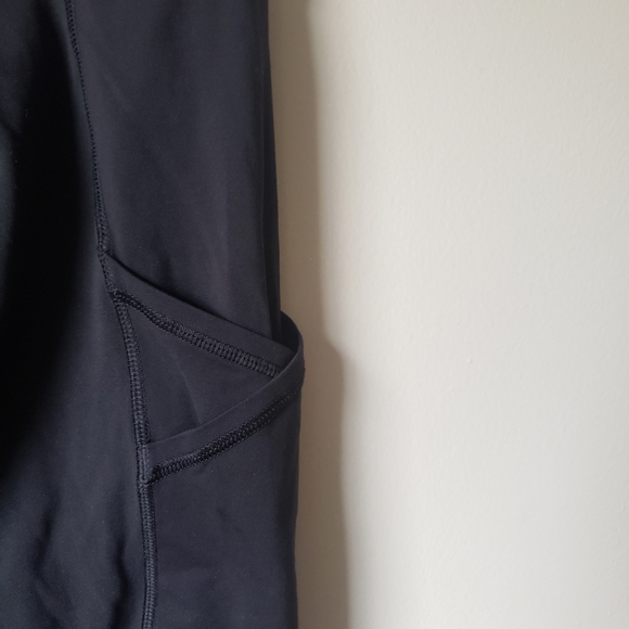 Lululemon Cropped Leggings with Pockets - Picture 6 of 10